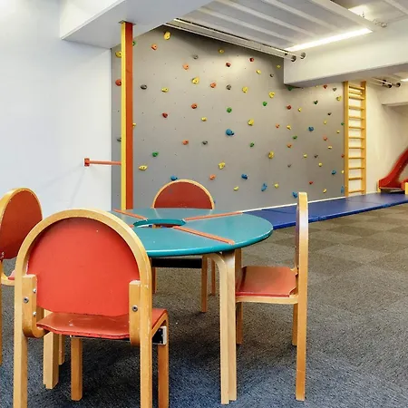 4 Person On A In Lejlighed