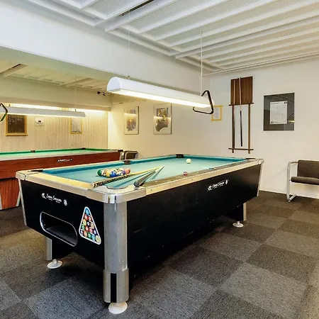 4 Person On A In Lejlighed