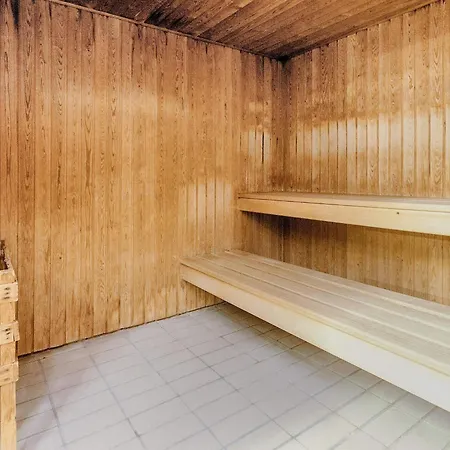 4 Person On A In Lejlighed