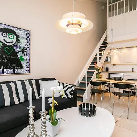 4 Person On A In Lejlighed