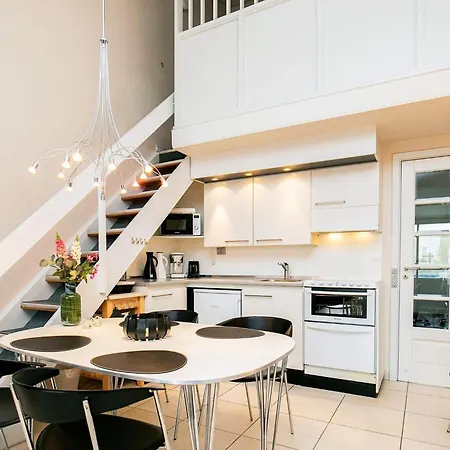 4 Person On A In Lejlighed