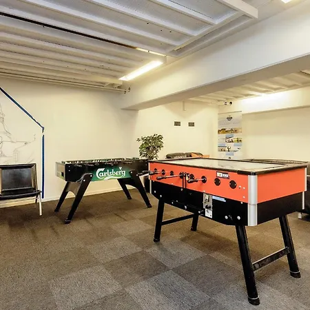 4 Person On A In Lejlighed