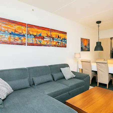 Apartamento 4 Person On A In *